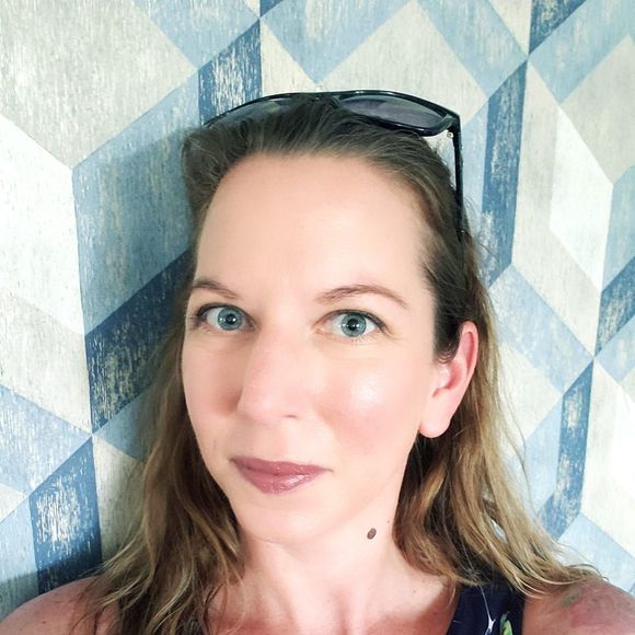 Meet your Posher, Robyn - Picture 1 of 1